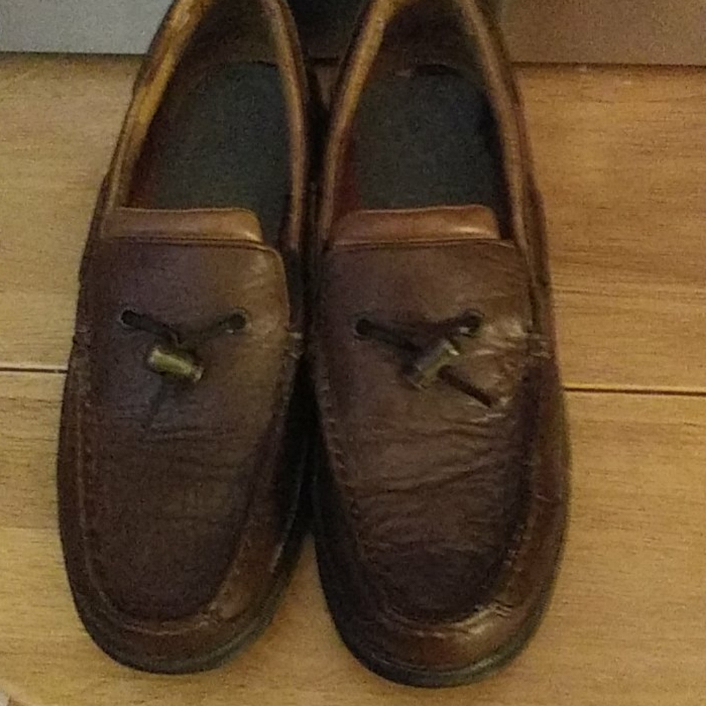 Cabela tan loafes
